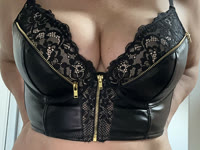 Hi ik ben Desiree,En al jaren bekend om lekker samen te genieten. Ook  altijd in lingerie te bewonderen beeldbellen zowel bellen Spontaan stout volle borsten En open mind Bevalt dit je kom dan gauw in mn chat Lekker kinky kan ook lekkere slaafjes of  sissys welkom ook slaafjes welkom onderdanige slaafjes kom je ook in mijn chat Rollen spel Of lekker samen spelen .Sta open voor een praatje En dan vervolgens samen even genieten.