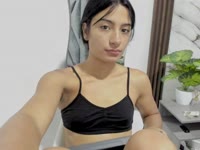 Soy una chica timida e inexperta, me gusta escuchar y aprender cosas nuevas, suelo abrirme mucho cuando cojo confianza, ven a conocerme.