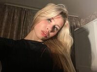 naughty camgirl masturbating with dildo RowanBellamy