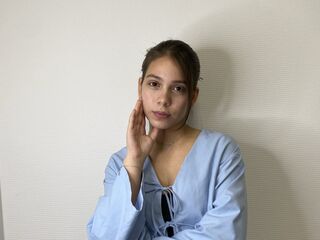 webcamgirl AlishiaCowlin