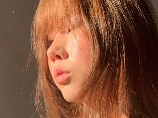 naked camgirl masturbating with vibrator AmiraCorbell