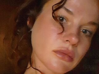 camslut showing tits AnnaMendelson