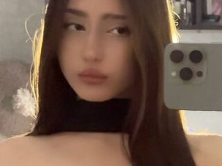 masturbating webcam girl BellaJersiquins