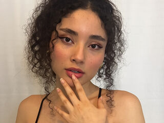 closeup web cam BellaVuitton