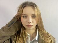 beautiful girlcam ChariseKuhnke