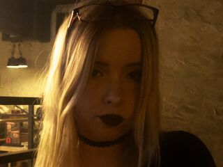 camgirl masturbating with vibrator CorrinKendig