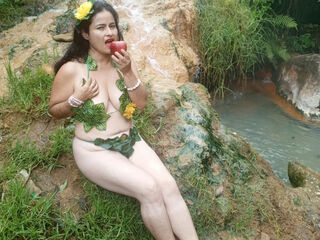 naughty cam girl fingering shaved pussy CrystallZane