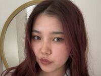 cam girl masturbating with dildo DebbiPitts
