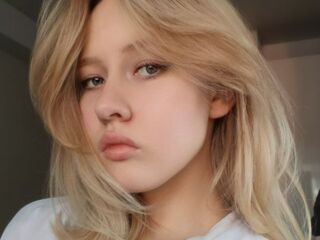 hot cam girl masturbating with dildo DennyDucote
