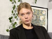 strip tease DonellaAndra