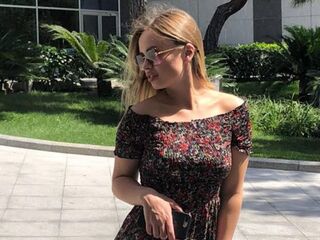 cam girl fingering pussy EmileeBeyale