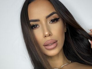 cam girl playing with dildo EvaYvez
