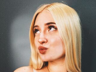 camgirl masturbating with sextoy FredaLiebens