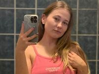 girl webcam GlossyMonica