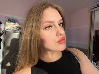 hot cam girl fingering shaved pussy GraceHollis