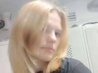 masturbating webcam girl IzettaRambousek