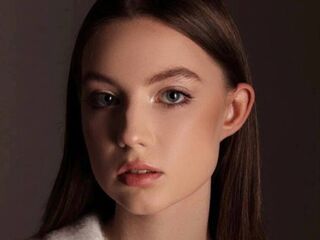 cam girl playing with dildo JaneneFeig