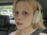 hot cam girl fingering shaved pussy JillianOng