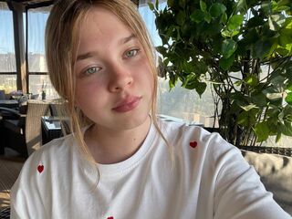 girl fingering bald pussy KendallHennig