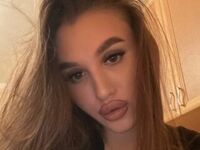 naked girl with webcam masturbating with dildo KyraVictorine