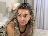 naked webcam girl LarQueen