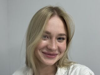 naked girl with webcam masturbating LisanLee