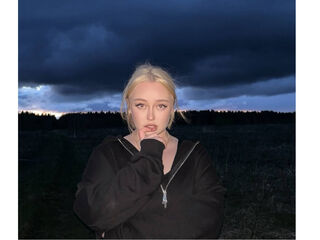 webcamgirl LitaBloom