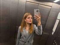 naked webcamgirl photo LizzieIacovino