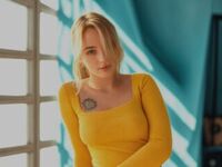 fingering camgirl LornaCatts