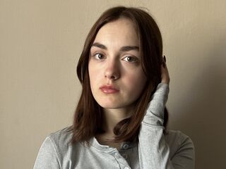 naughty camgirl fingering shaved pussy LouanneNading