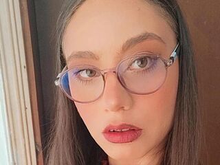 camgirl masturbating with dildo MadeCristine