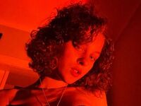 masturbating camgirl MaggieBrovn