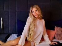 naughty cam girl fingering pussy MelaniaLysia