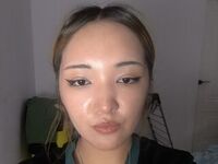 nude webcamgirl MiaChinessa