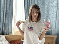 fingering webcamgirl MillaCloud