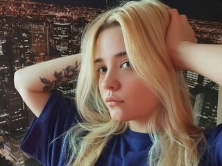 hot cam girl spreading pussy MonnieMoniz