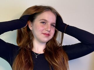 cam girl masturbating with dildo NilaBudy