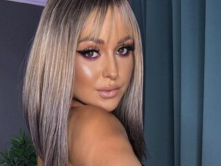 hot cam girl fingering shaved pussy PatriciaSpice