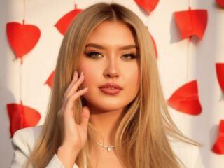 cam girl playing with vibrator RaisaMihaila