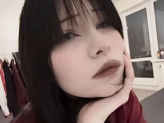 camslut showing tits RinaMyers