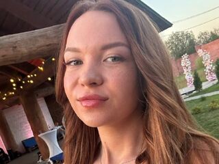 masturbating camgirl SadeBergum