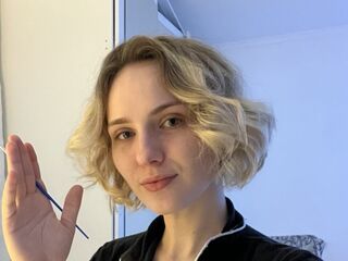 cam girl playing with dildo SigridMichaux
