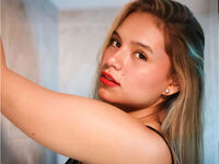 naughty camgirl masturbating with dildo SusieJohns