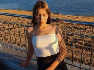 webcam babe chatroom SuziBarringer