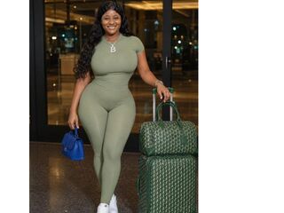 topless camgirl SweetSoulie