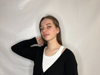 hot webcamslut SynnoveHayley