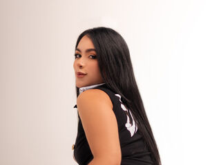 camgirl fingering bald pussy ThaliiaDuran